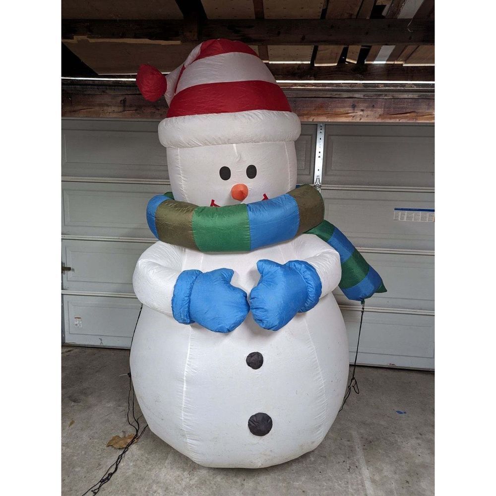 8 foot inflatable Christmas snowman frosty